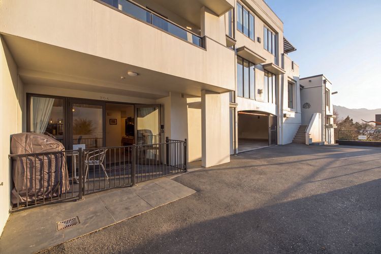 Central Peaks Retreat – walk to CBD