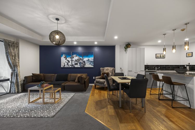 Central Peaks Retreat – walk to CBD