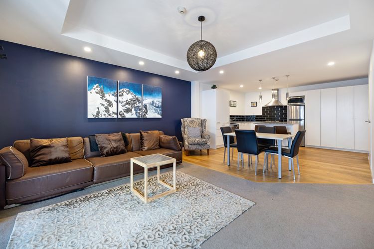 Central Peaks Retreat – walk to CBD