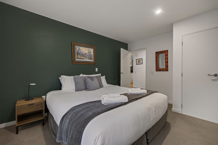 Central Peaks Retreat – walk to CBD
