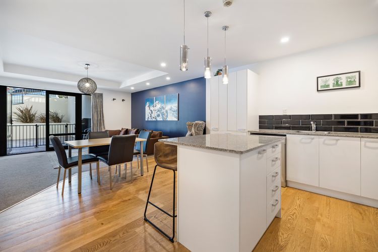 Central Peaks Retreat – walk to CBD