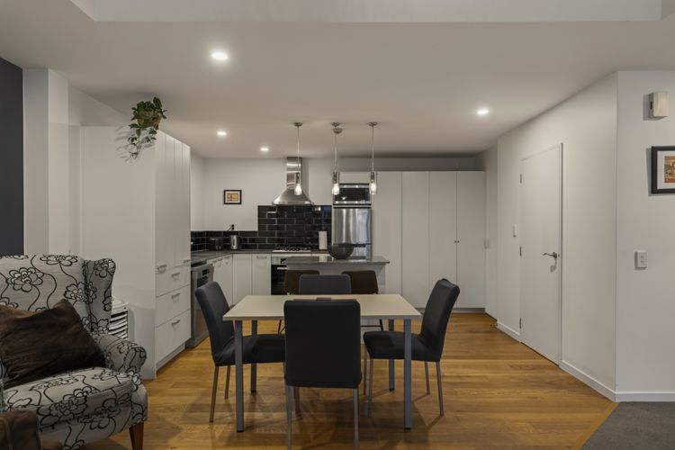 Central Peaks Retreat – walk to CBD