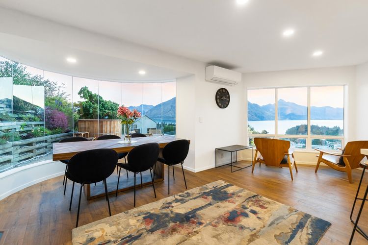 Edinburgh 3BR 2BA with Hot Tub Views Fireplace