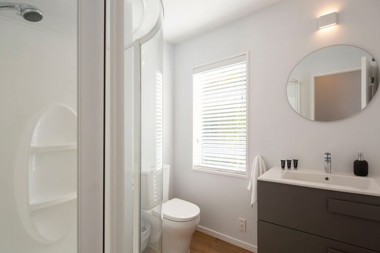 Edinburgh 3BR 2BA with Hot Tub Views Fireplace