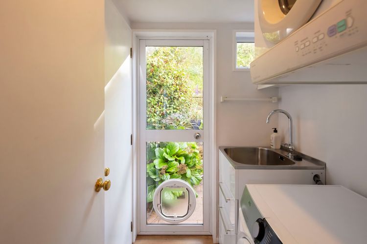 Edinburgh 3BR 2BA with Hot Tub Views Fireplace