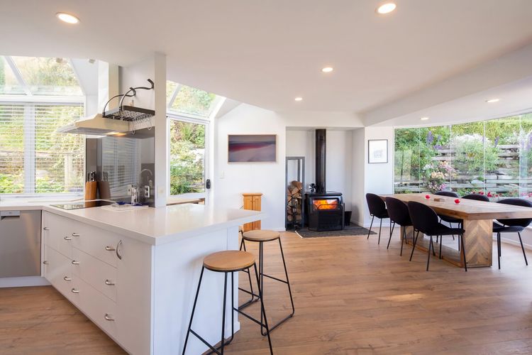 Edinburgh 3BR 2BA with Hot Tub Views Fireplace