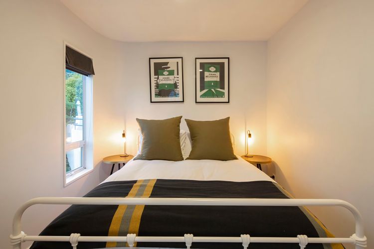 Edinburgh 3BR 2BA with Hot Tub Views Fireplace