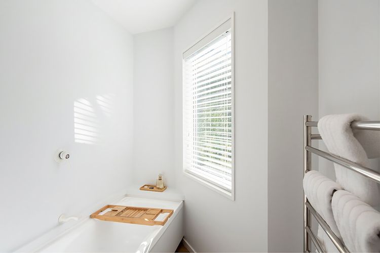 Edinburgh 3BR 2BA with Hot Tub Views Fireplace