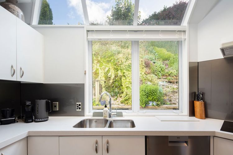 Edinburgh 3BR 2BA with Hot Tub Views Fireplace