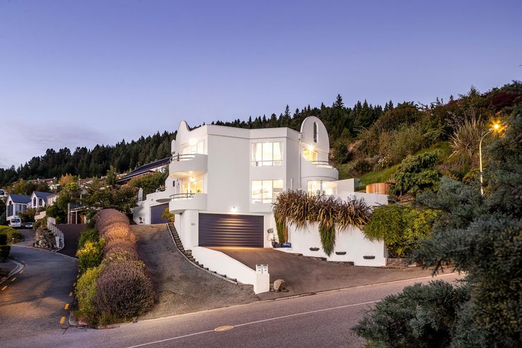 Edinburgh 3BR 2BA with Hot Tub Views Fireplace