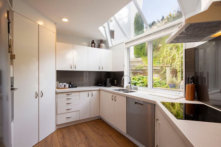 Edinburgh 3BR 2BA with Hot Tub Views Fireplace