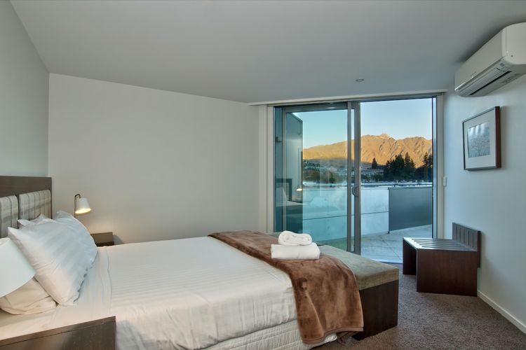 Bay View Condo by Staysouth