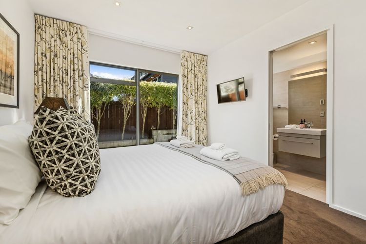 Master bedroom w/en-suite