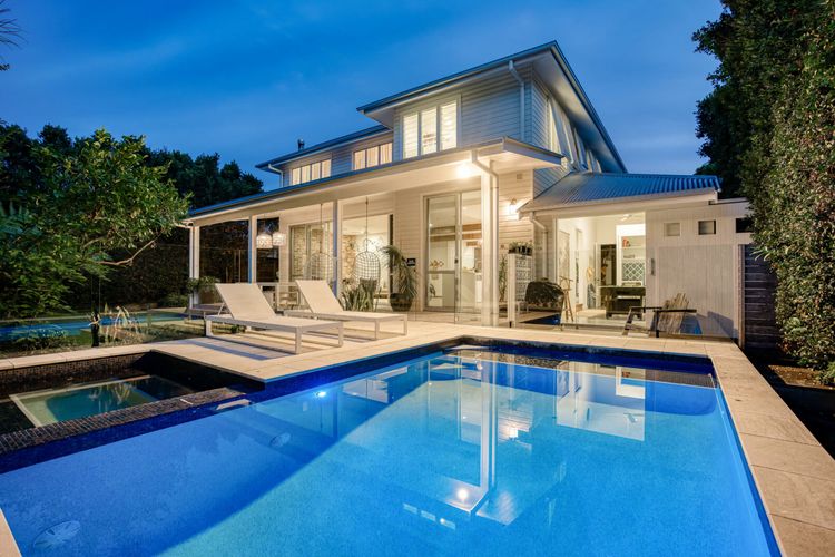 Catching Raes Byron Bay IBO