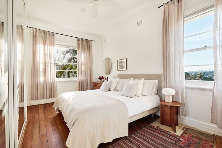Queen beds in main bedrooms