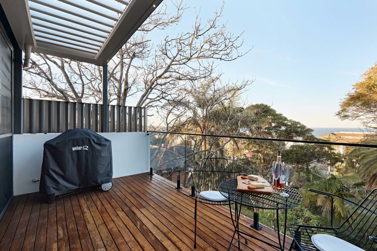 Relax and unwind outdoors with views of Coogee, complemented by stylish, comfortable seating.