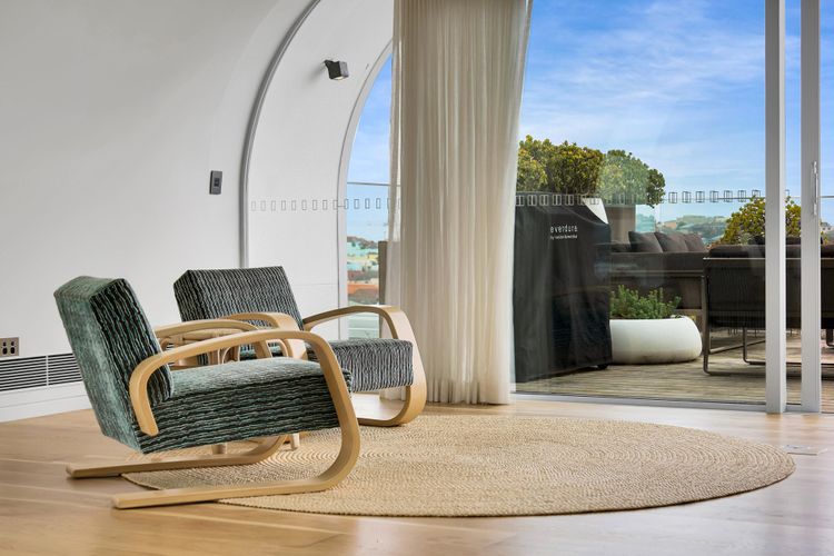 180 Sunset Penthouse IBO/IH7 Luxe