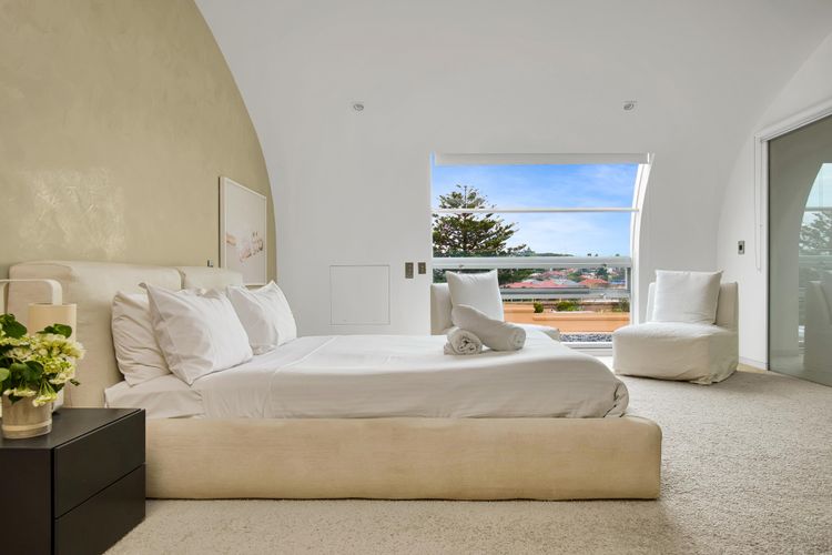 180 Sunset Penthouse IBO/IH7 Luxe
