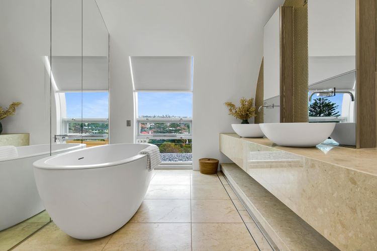 180 Sunset Penthouse IBO/IH7 Luxe