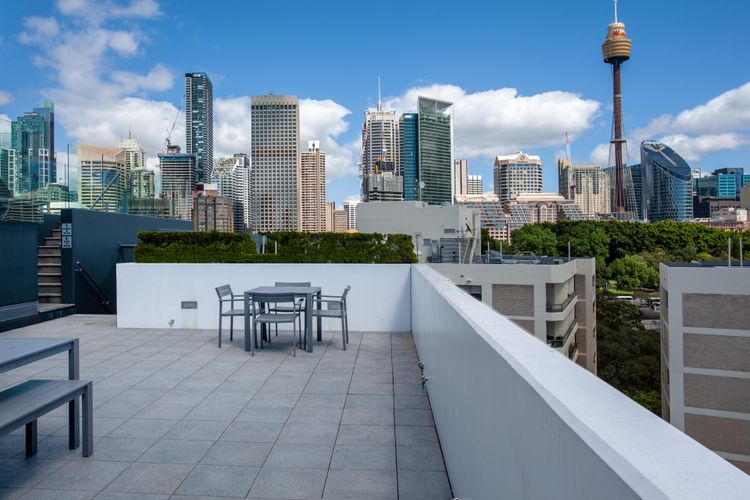 Poolside Glamour Woolloomooloo IH