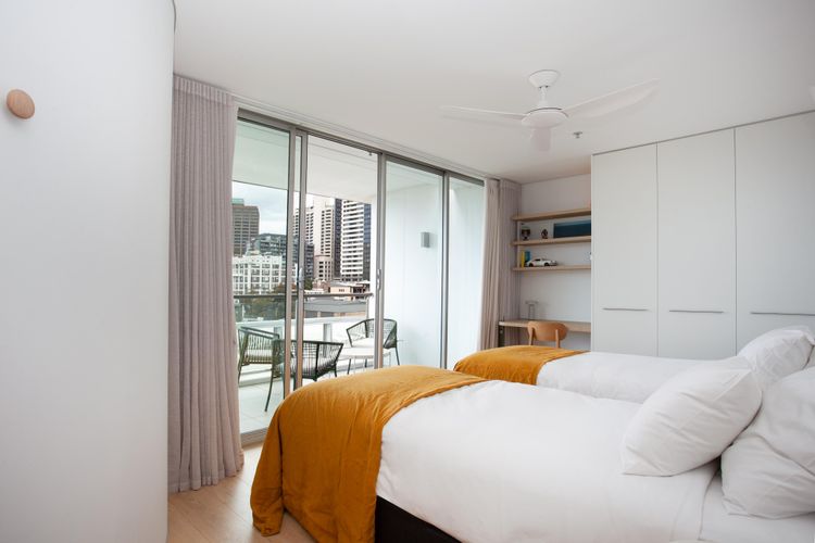 Poolside Glamour Woolloomooloo IH