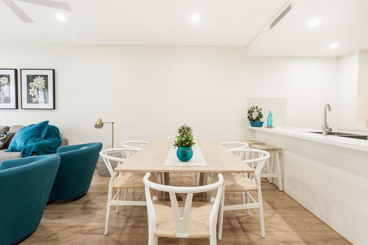 Dining Table - seats for 6 people