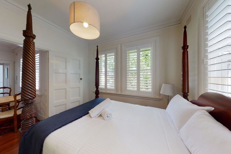 Elegant Art Deco Edgecliff I90