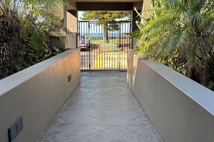 Gate