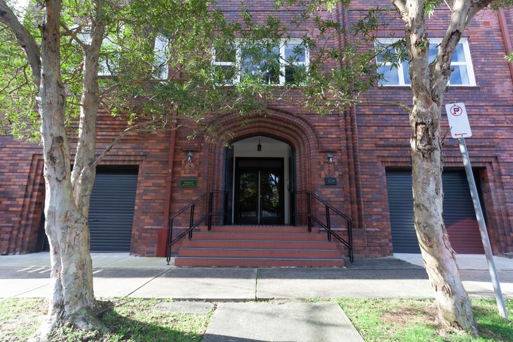 Sumptuous relaxation in our dramatic red-brick block.