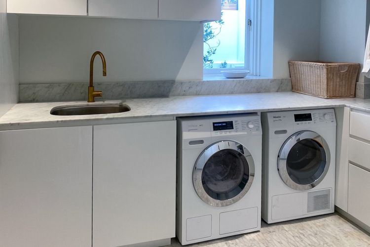 Convenient and well-equipped: your laundry needs met with ease.