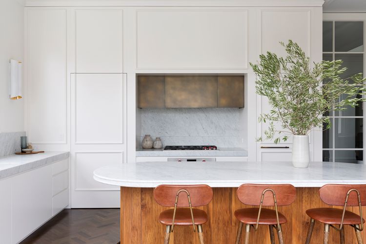 Café-esque breakfast bar: perfect for morning coffee or evening cocktails.