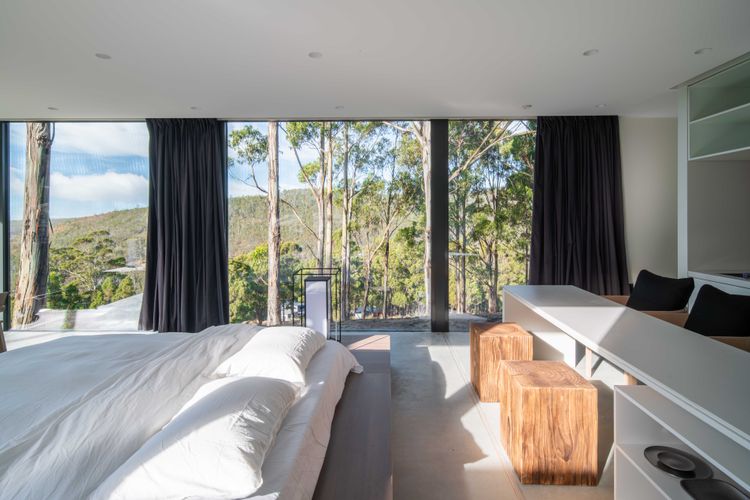 Mountain Top Snug, Studio ITAS