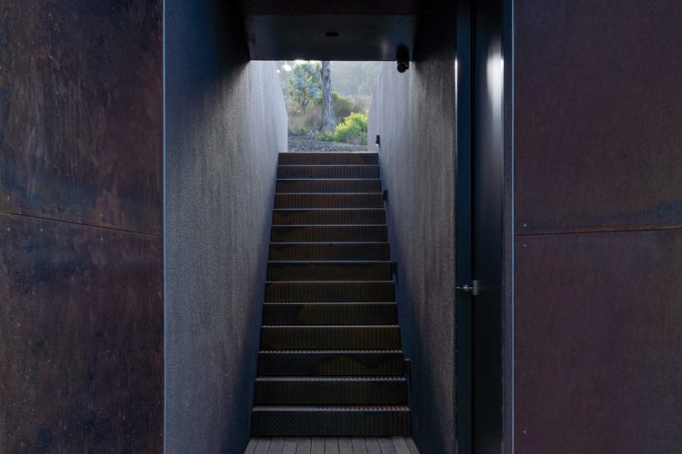 Mountain Top Snug, Studio ITAS