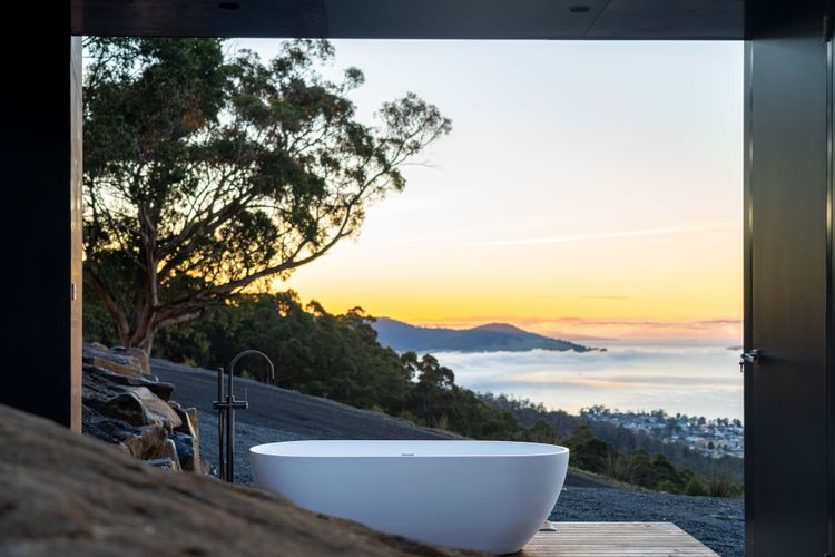 Mountain Top Snug, Studio ITAS