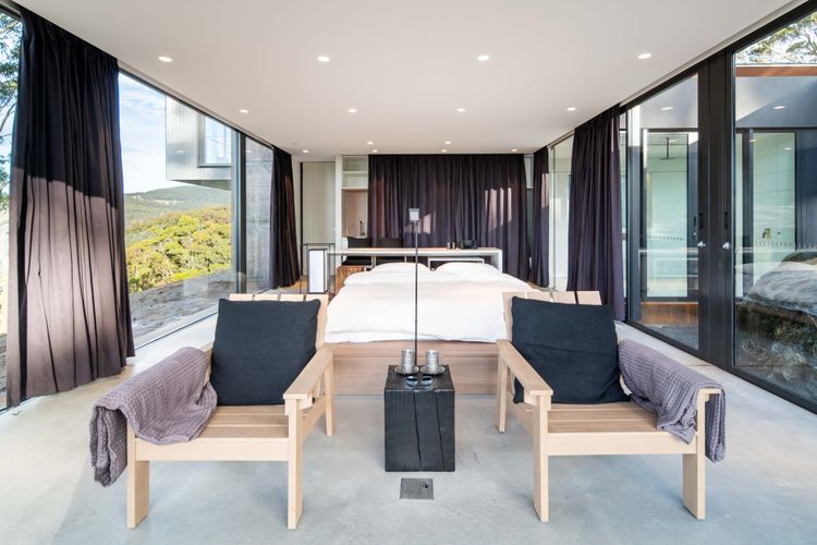 Mountain Top Snug, Studio ITAS