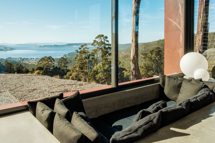 Mountain Top Snug, Studio ITAS