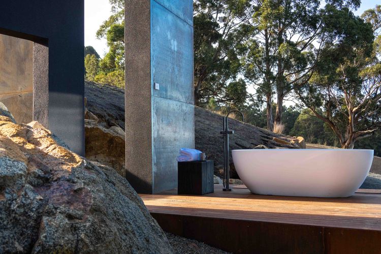 Mountain Top Snug, Studio ITAS