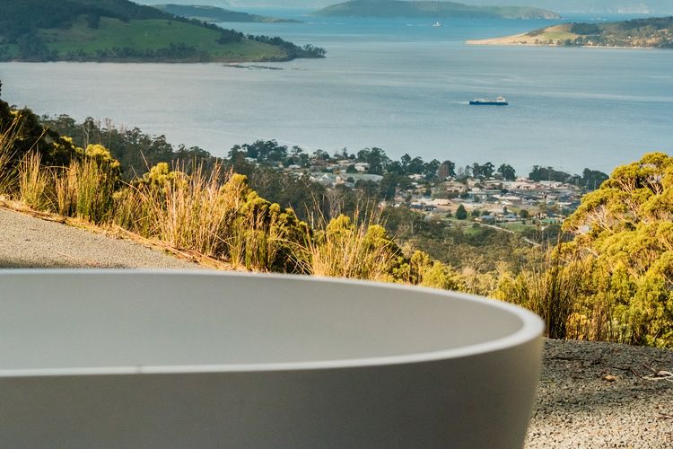 Mountain Top Snug, Studio ITAS