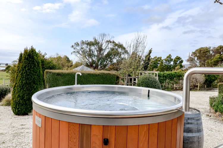 Petite Chateau | Waterfront chateau with Hot Tub