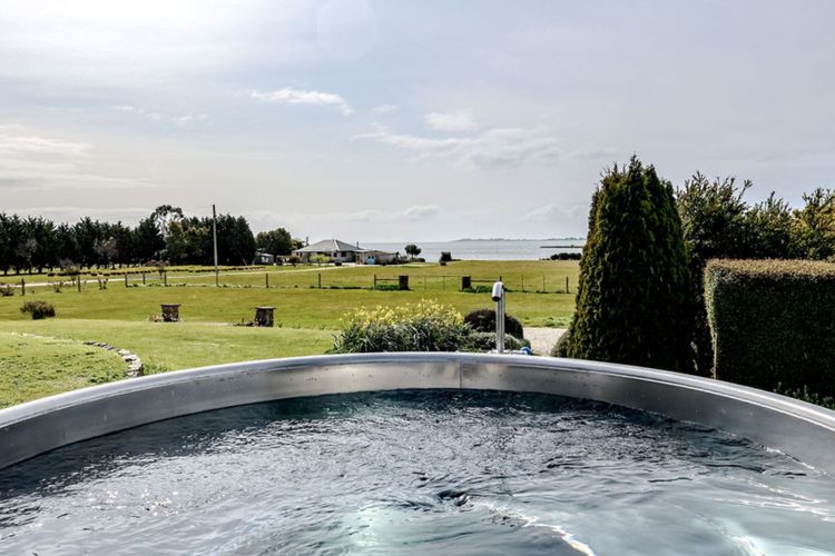 Petite Chateau | Waterfront chateau with Hot Tub