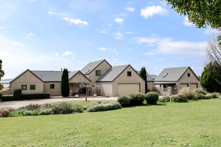 Chateau Clarence & Petite Chateau | Luxurious Waterfront Retreat
