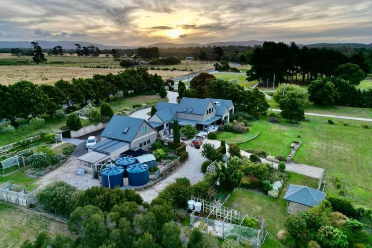 Chateau Clarence & Petite Chateau | Luxurious Waterfront Retreat