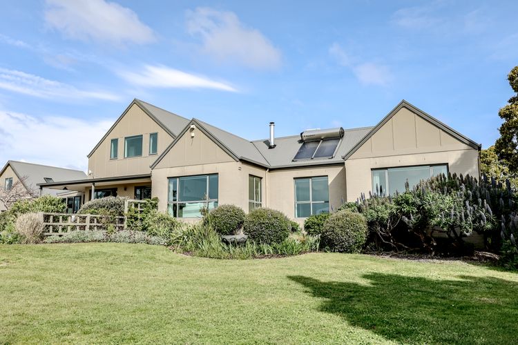 Chateau Clarence & Petite Chateau | Luxurious Waterfront Retreat