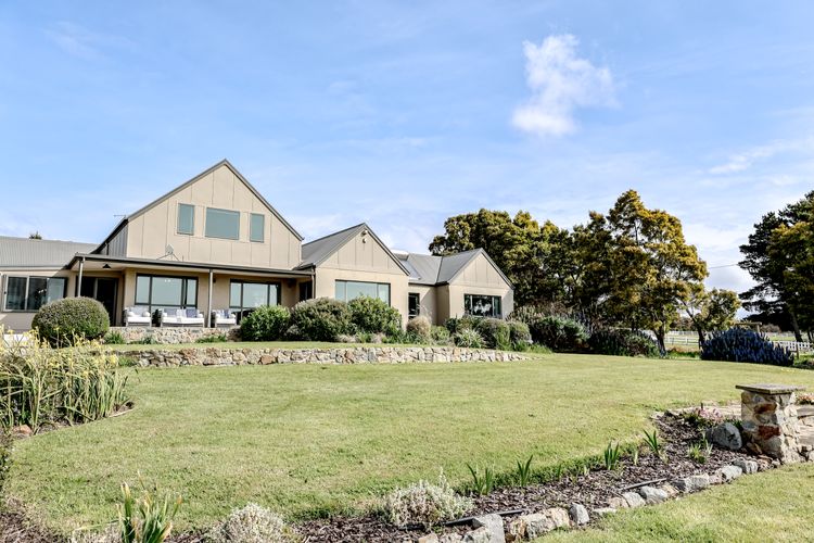 Chateau Clarence & Petite Chateau | Luxurious Waterfront Retreat
