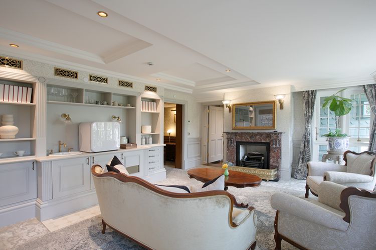 Darling Manor IBO