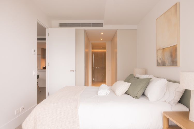 Una Mas Apartment, Docklands IMEL