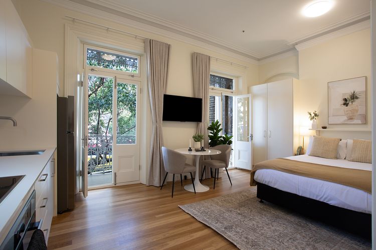 The Crown, Six Surry Hills ISYD