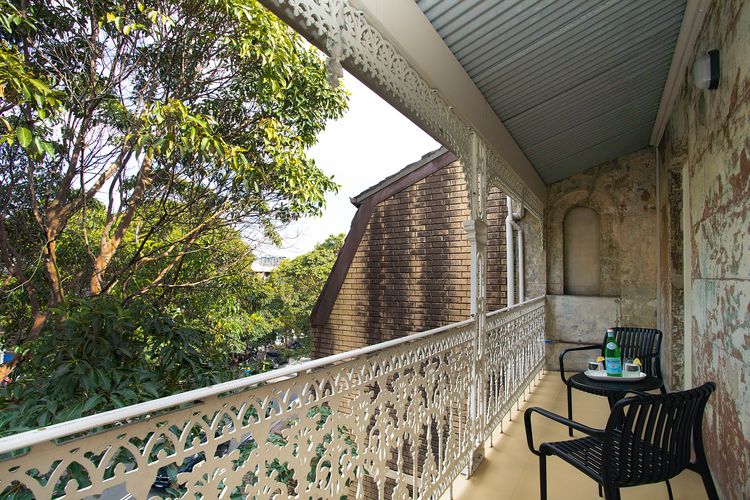 The Crown, Six Surry Hills ISYD