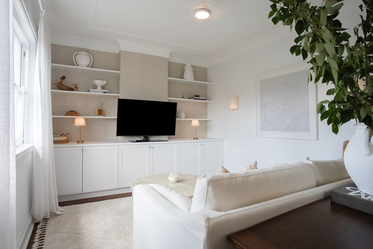 Airy interiors – Soft whites and open spaces designed for calm and relaxation.