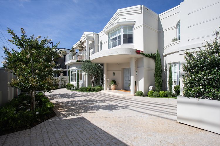 The Esplanade Escape, Balmoral LH LUXE